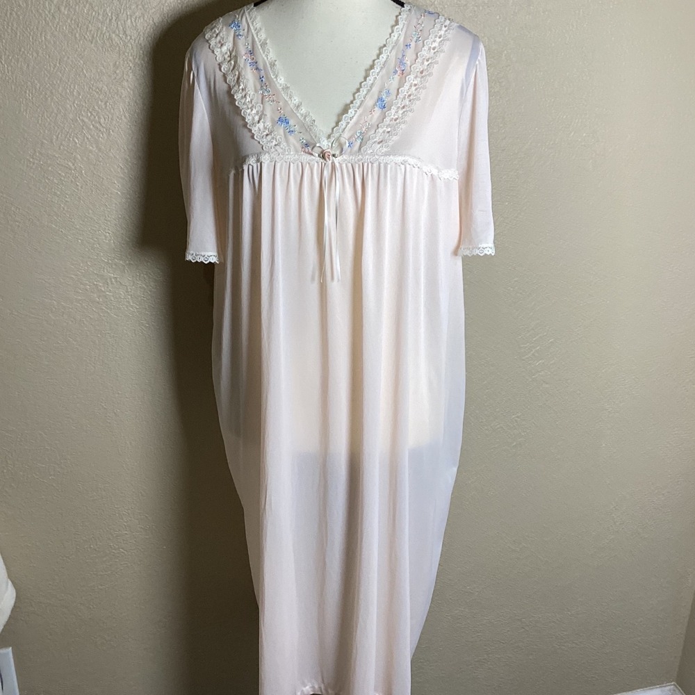 Fundamentals Vintage Pink Nylon Nightgown 1X Floral Lace Trim Short Sleeve Midi